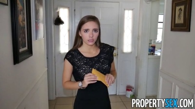Kunde fickt eine zierliche Maklerin im selbstgemachten Sexvideo