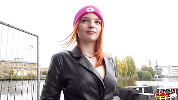 Anal-Casting mit junger Rothaariger Fotze
